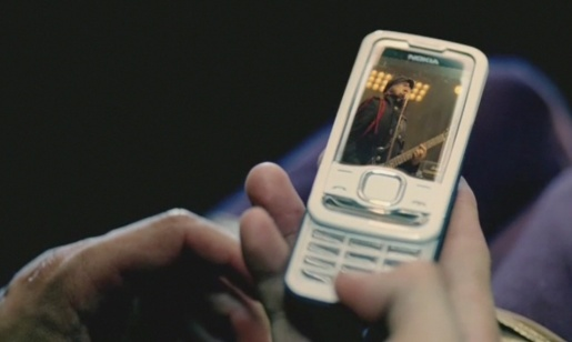 Unapproved Nokia product placement in "I Don't Care"