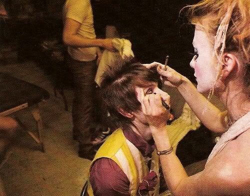 Dream Rockwell doing Ryan Ross' makeup during the Nothing Rhymes with Circus tour